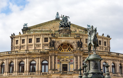 德累斯顿国王约翰一世纪念碑和 Semperoper
