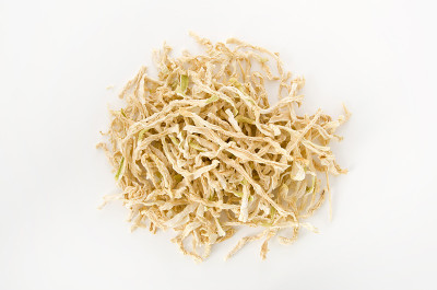 干萝卜条，木萝卜，这切一个日本萝卜细碎并晒干。日本食品