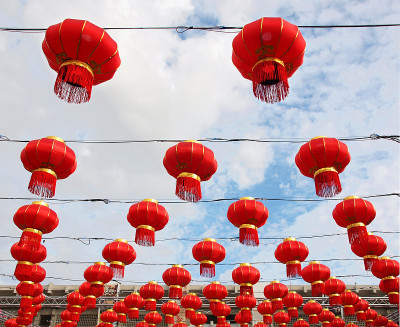 中国大红灯笼高高挂