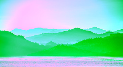 海岸日出前的黄昏。