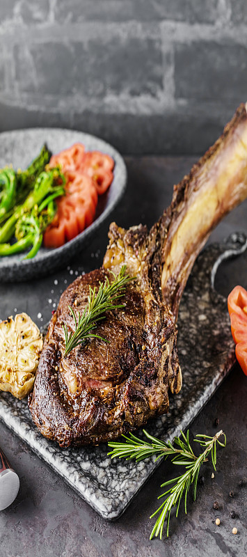 烧烤Tomahawk牛排