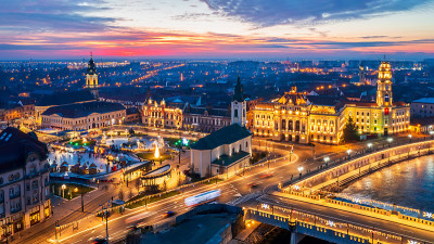 Oradea，罗马尼亚-联合广场上令人惊叹的圣诞市场。