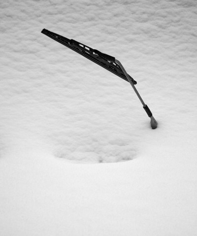 雪下的汽车