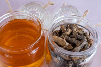 肺结核。治肺结核的偏方，一种与蜂蜜混合的鼹鼠蟋蟀。