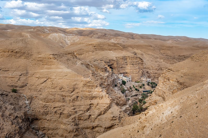 Wadi Qelt在犹太沙漠圣乔治东正教修道院周围，或圣乔治修道院的Choziba，以色列。这座六世