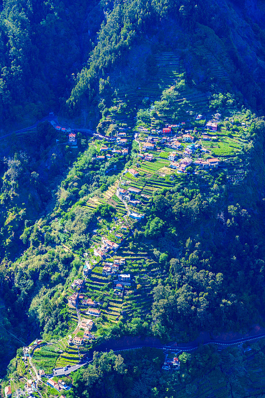 从Eira do Serrado到Curral das Freiras村在美丽的山景尼桑山谷，Câm