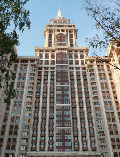 白天的高层建筑