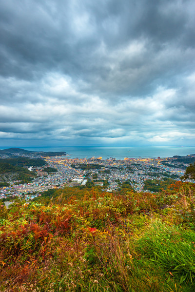 日本北海道小樽城石蒜湾的城市景观