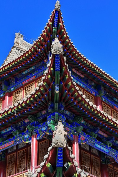 赤纹和赤首华丽的上翻屋檐-斜山式屋顶-甘肃嘉峪关要塞-中国-0788