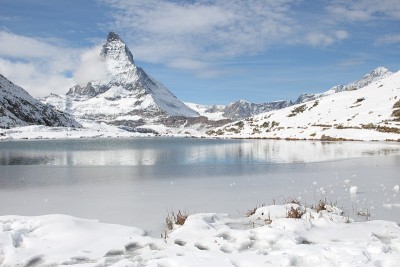 美丽的风景，在Riffelsee湖，罗滕博登，马特洪峰覆盖白雪，罗滕博登，泽马特，瑞士，欧洲