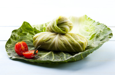 卷心菜塞满了米饭和肉