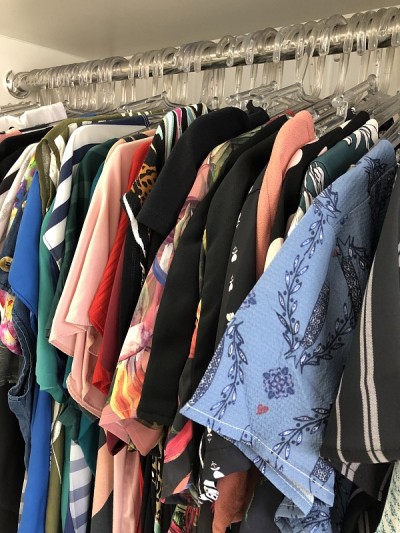 店内陈列的衣服