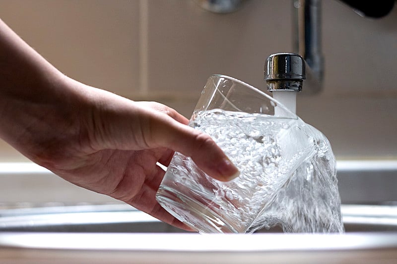水