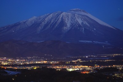 日出时的岩手山