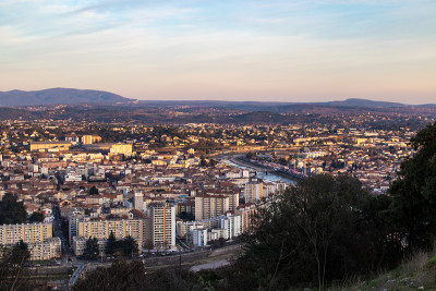落日在Alès (Occitanie，法国)