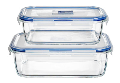 近距离的玻璃食品容器隔离在白色的背景