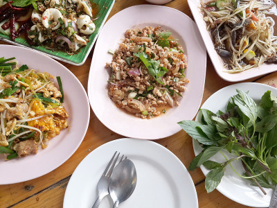 一套i-san餐，泰国东北菜，套餐菜单