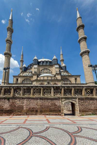 Selimiye清真寺位于土耳其Edirne市，由建筑师Mimar Sinan于1569年至1575