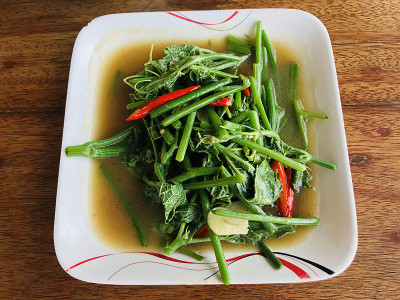 泰国蚝油炒佛牙子。