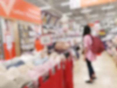 模糊购物杂货店在超市。