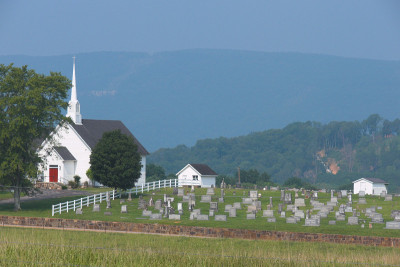 乡村教堂和墓地