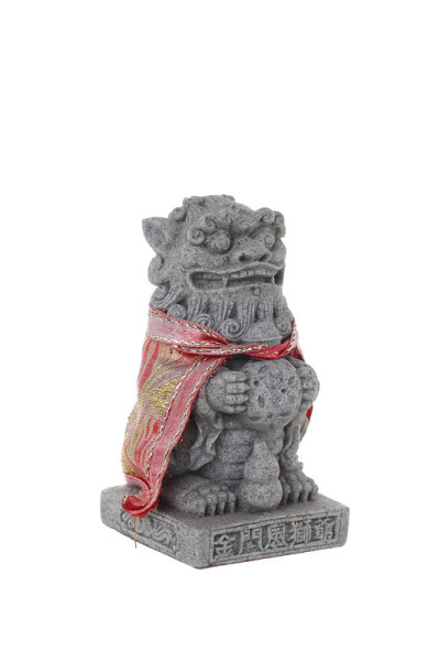 中国皇家狮子雕像，孤立在白色背景