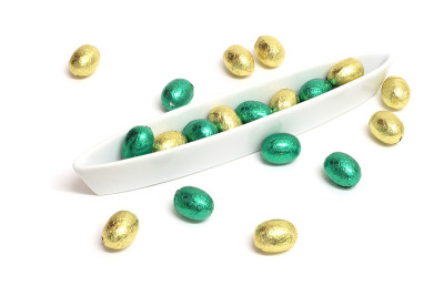 金色和绿色的复活节彩蛋