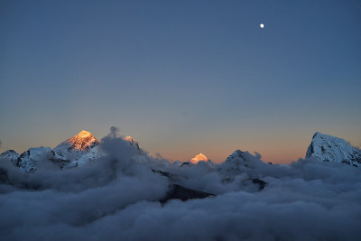Gokyo Ri - view珠穆朗玛峰在日落