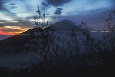印度尼西亚巴厘岛上的巴图尔火山景观