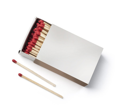 火柴盒上白