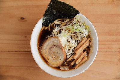 拉面日本面条汤日本食物