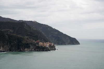 从科尼利亚(Corniglia)远眺马纳罗拉- Cinque Terre (5 Terre)，五个村