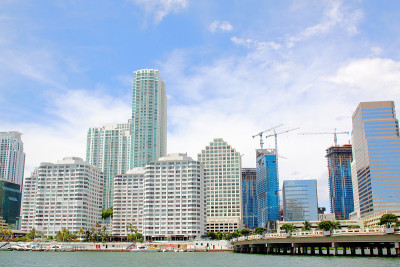 迈阿密的天际线。Brickell温泉的关键桥梁。