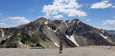 美国沃萨奇山脉的福克双峰