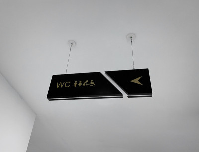 公共厕所的迹象。厕所图标。公共空间WC标志。