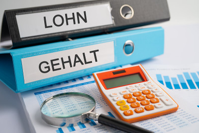 Lohn Gehalt。在办公室装订数据财务报告业务和图表分析。