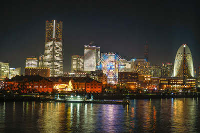 港人未来的办公室整个亮了起来
