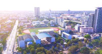 泰国春武里市斯拉差市鸟瞰图