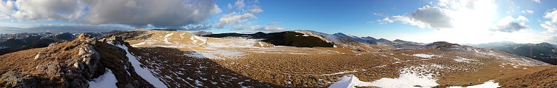 冬季山顶日落全景