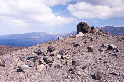 尼亚加孟尼火山岛