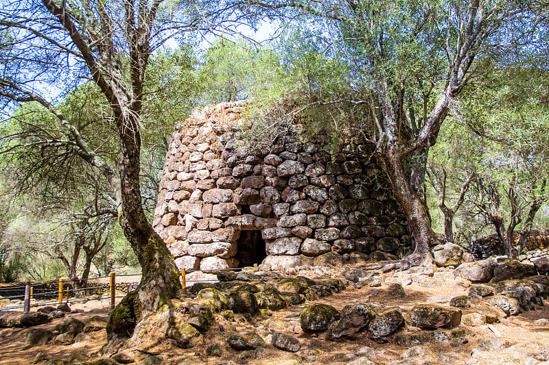 意大利撒丁岛圣克里斯蒂娜的nuraghe