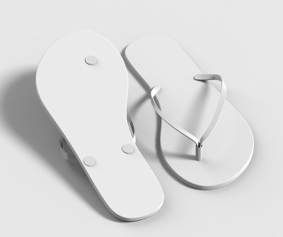 一双空白的白色沙滩妇女拖鞋，设计模型，剪裁路径，3d插图。Home plain flip flops