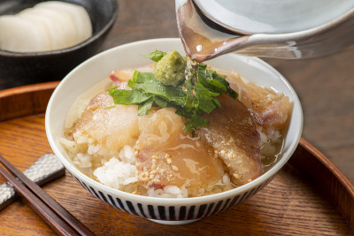海鲷chazuke。日本的传统食品。