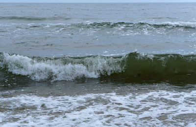 海浪，暴风雨，海浪拍打着海岸