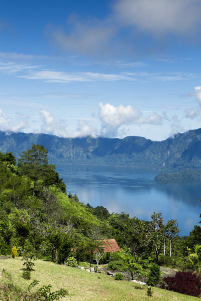马尼加湖