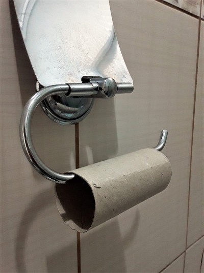 成品卫生纸卷。