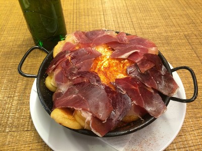 西班牙火腿和土豆菜肴