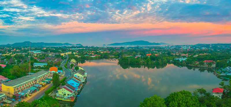 湖上的日落风景