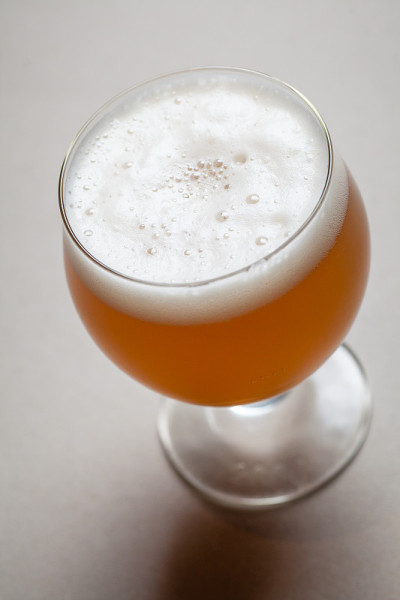 灰麦啤酒