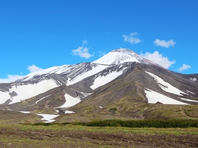 阿瓦钦斯基火山在一个阳光明媚的日子
